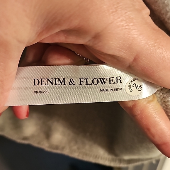 Denim & Flower Beige Christmas Crewneck Sweater, XL - Picture 8 of 13